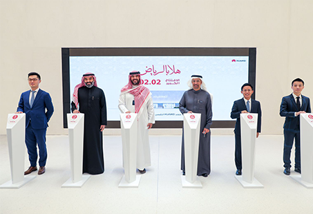 افتتاح أكبر متجر رئيسي دولي لشركة هواوي رسمياً في واجهة الرياض